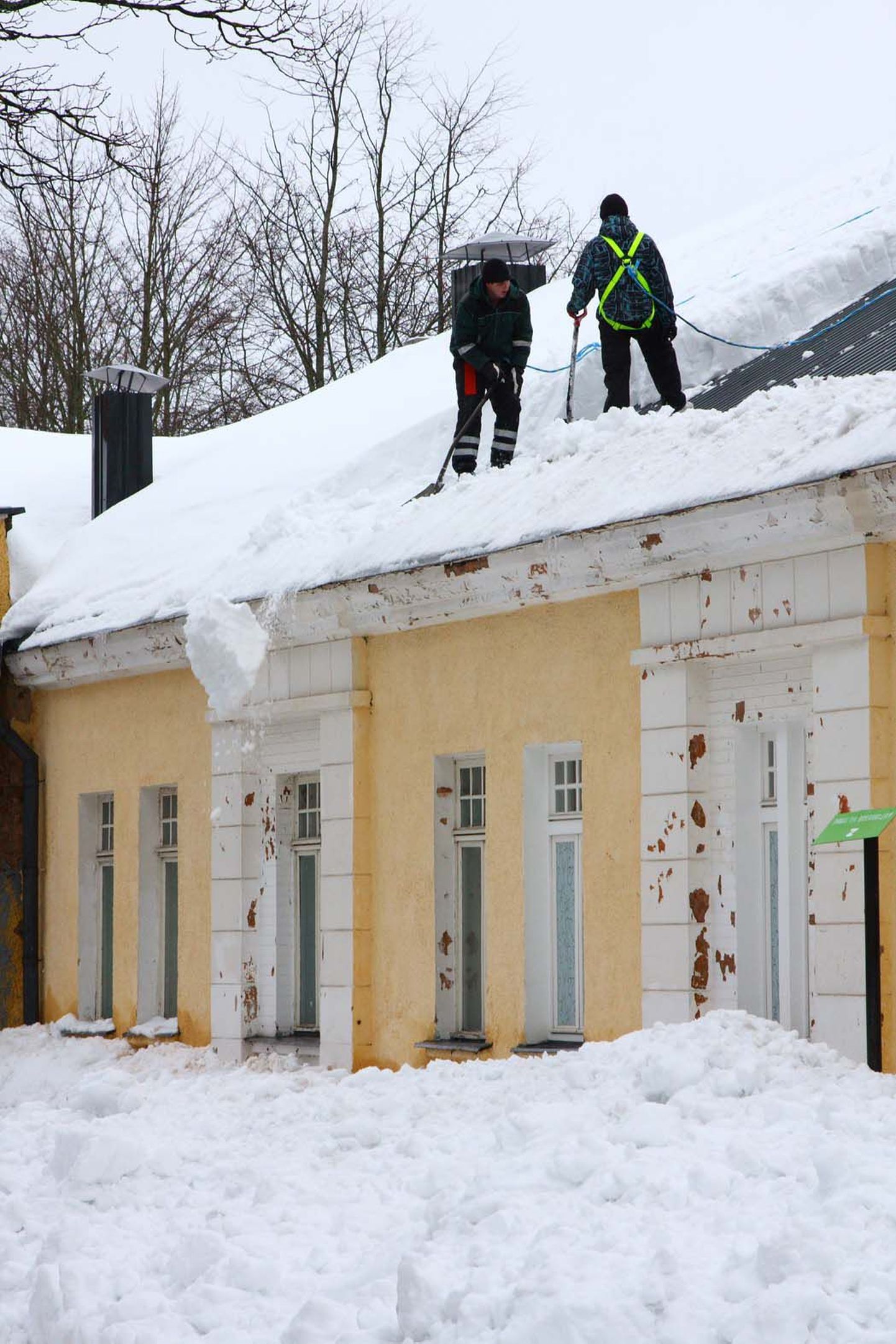 Liigne lumekoormus ohustab kõige enam teras- ja puitkonstruktsioonidega kergehitisi. Foto on illustreeriv.