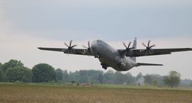 Американские самолеты устроили шоу на эстонском аэродроме
