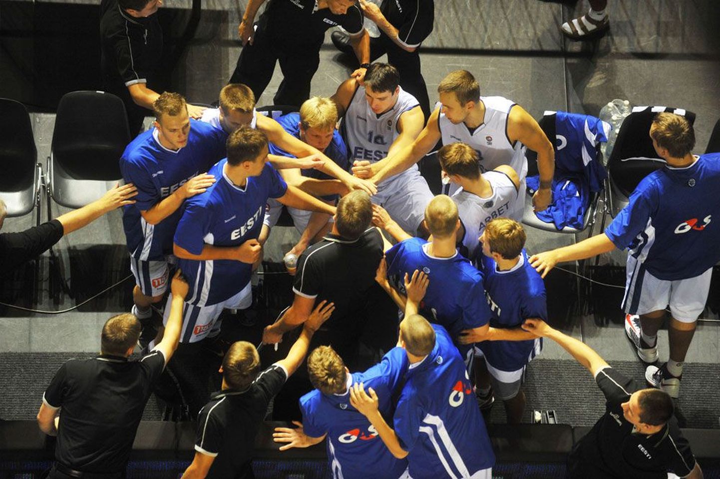 Pika valikturniiri jooksul sai Eesti korvpallikoondisest ühtne seltskond.
