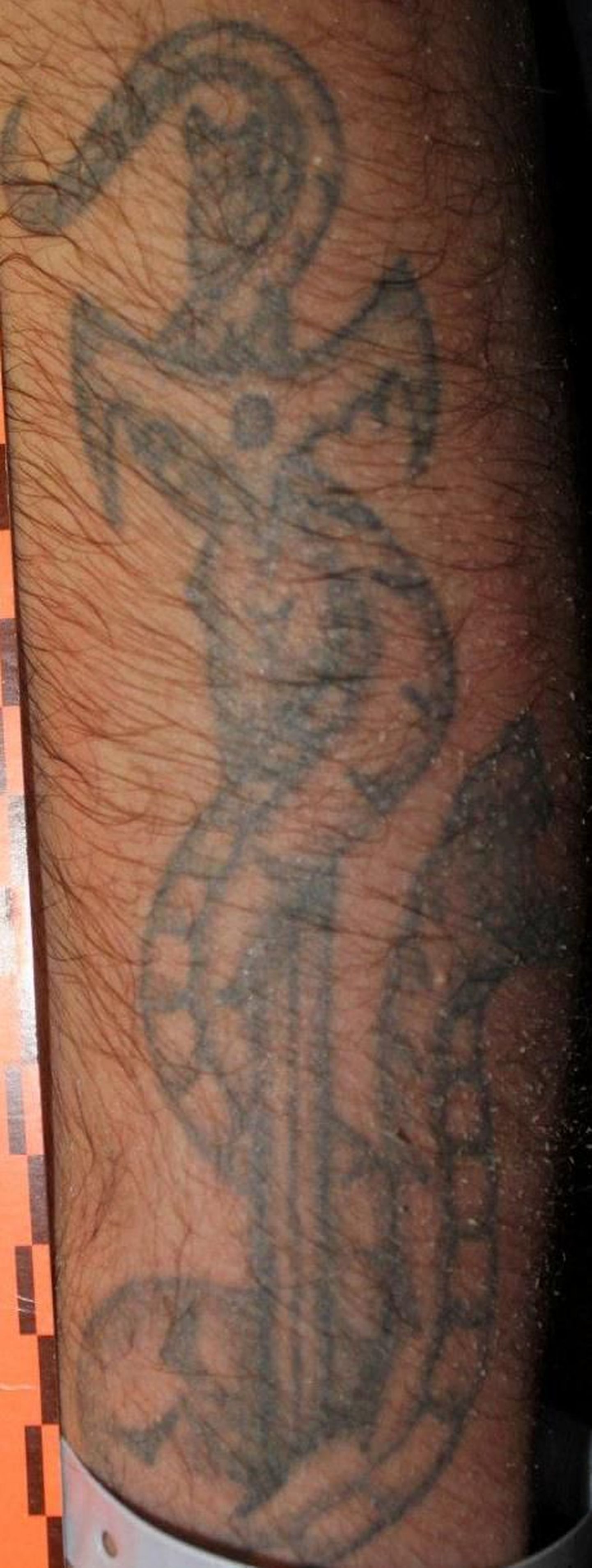 Татуировка на плече у мужчины, труп которого обнаружен 22 ноября