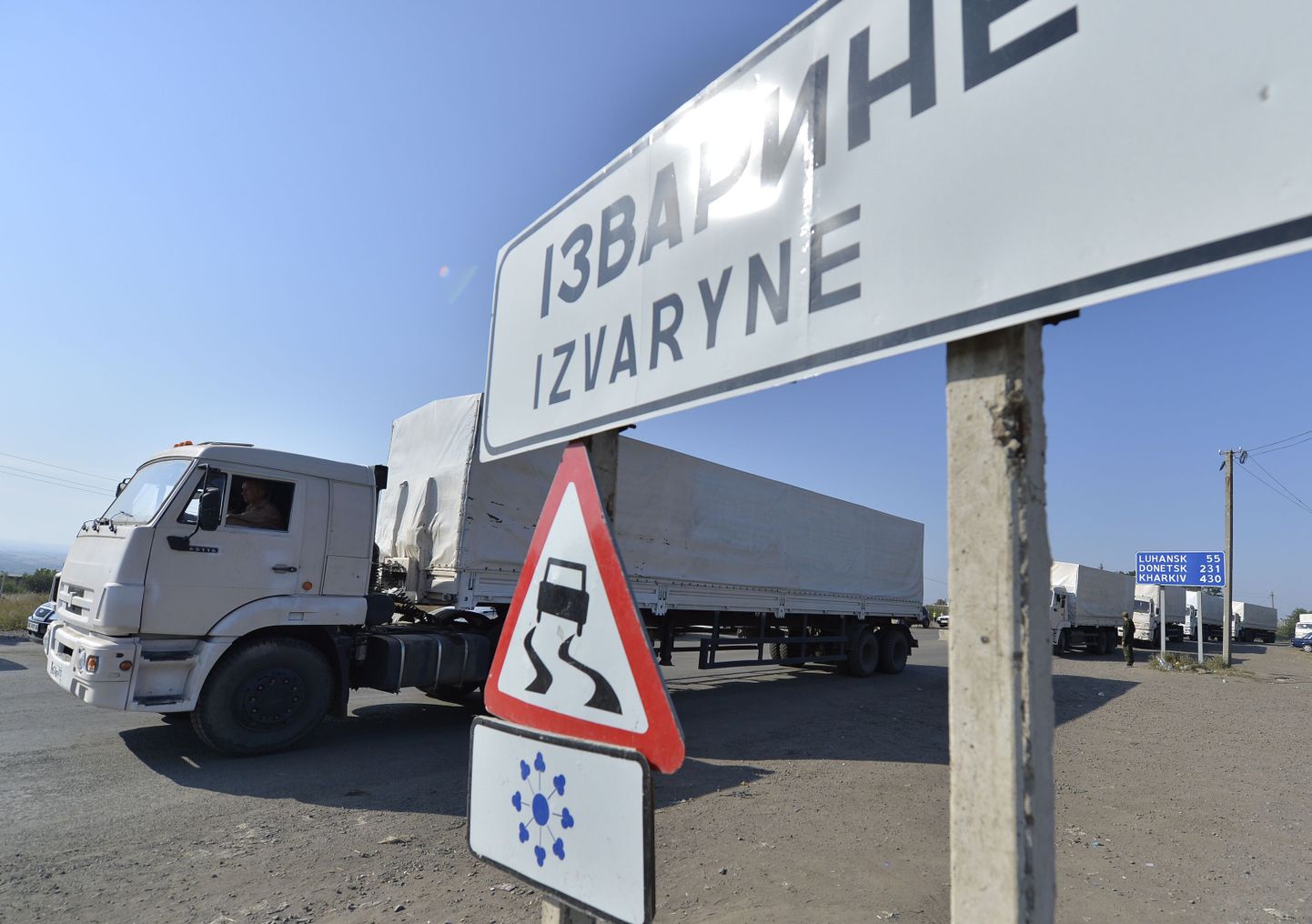 Läbi Ukraina-Vene piiril asuva Izvarine piiripunkti on Ukrainasse varem sisenenud ka nn humanitaarkonvoid.