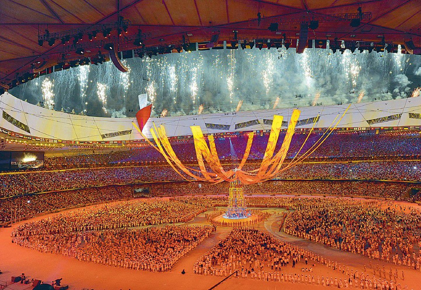 Kõik olümpiastaadionil viibinud pealtvaatajad ja sportlased said sarnaselt avatseremooniaga unustamatute etteastete ja võimsa tulešõu osaliseks.
