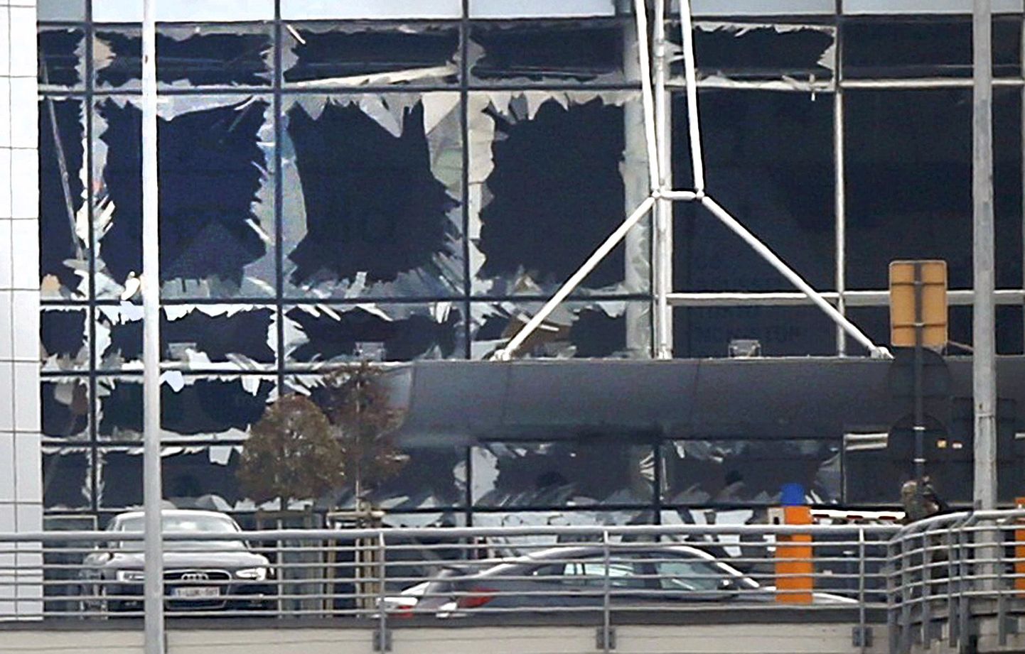 Аэропорт Брюсселя после взрывов.