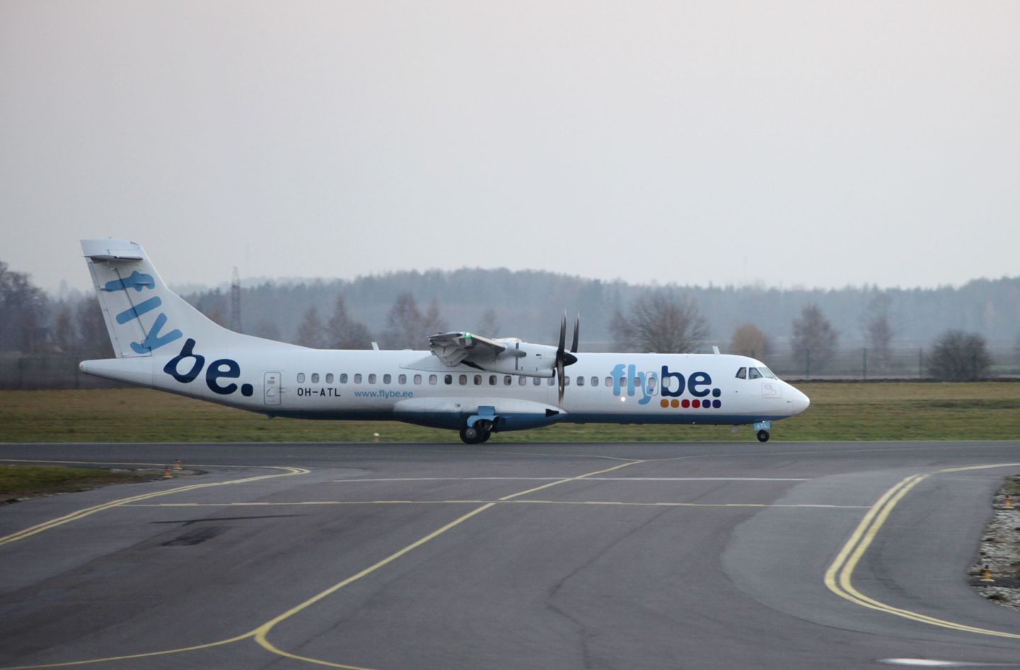 Flybe Finlandi lennuk Tartu lennuväljal.