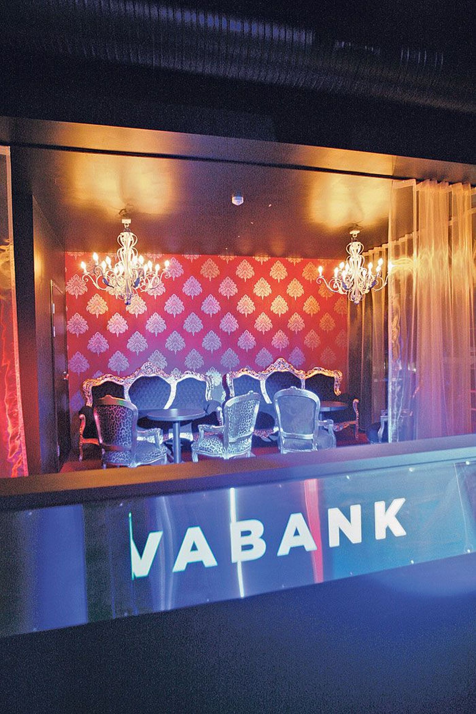 Uues klubis on viis baari, peasaal ja vipiruum.