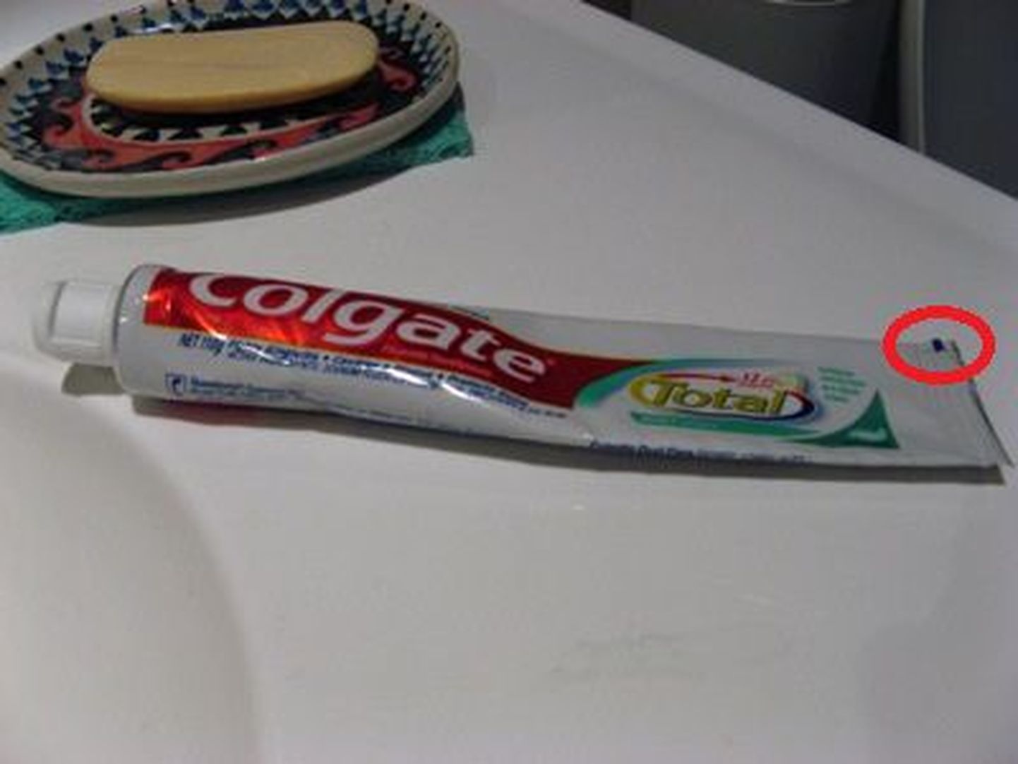 Kummaline märgistus hambapastal.