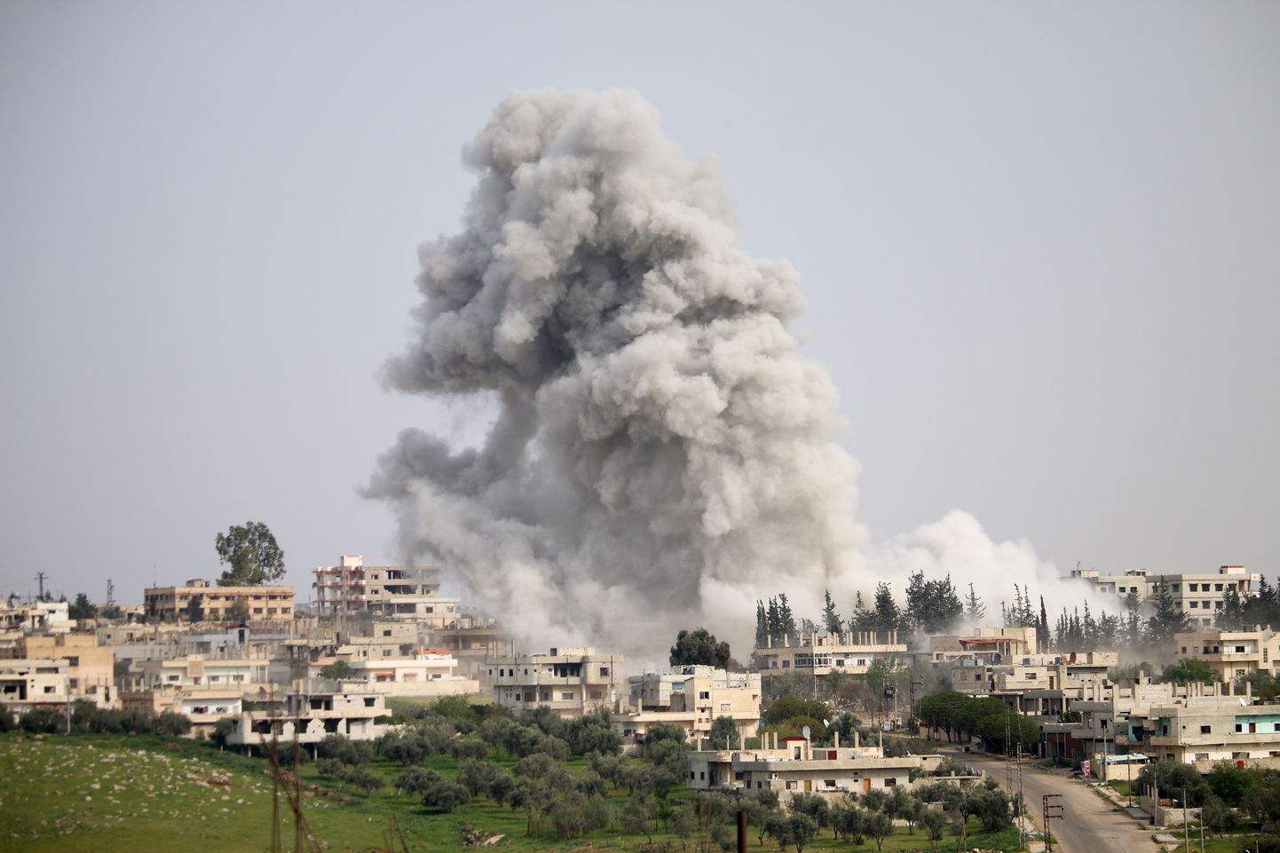 Süüria loodeosas sai õhulöögis surma vähemalt 15 inimest.