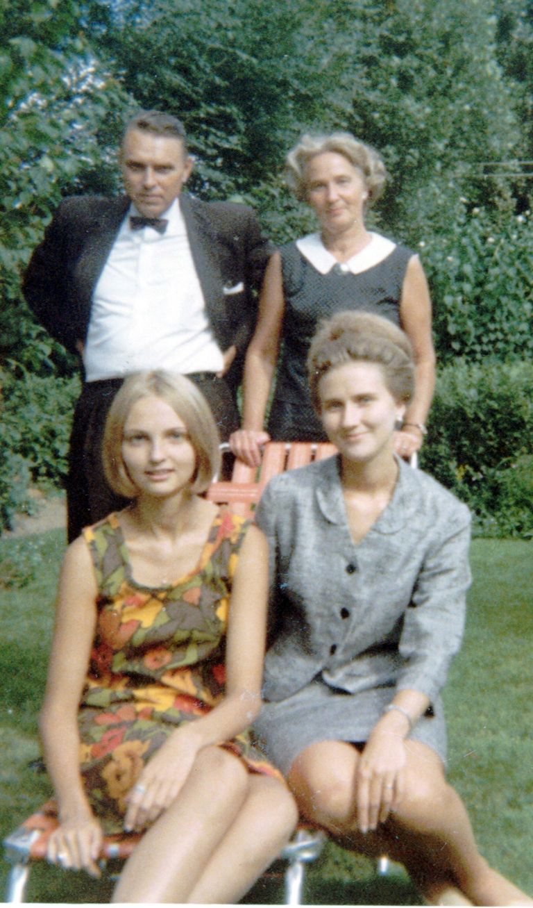 Reet ja Anne Jürvetson vanematega. Foto: erakogu.