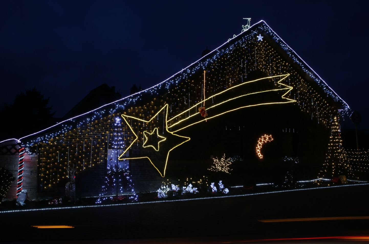 Petlemma tähte kujutavad jõulukaunistused Saksamaal Brüggeni linnas.