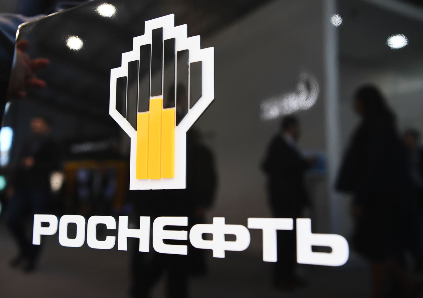 Rosnefti logo