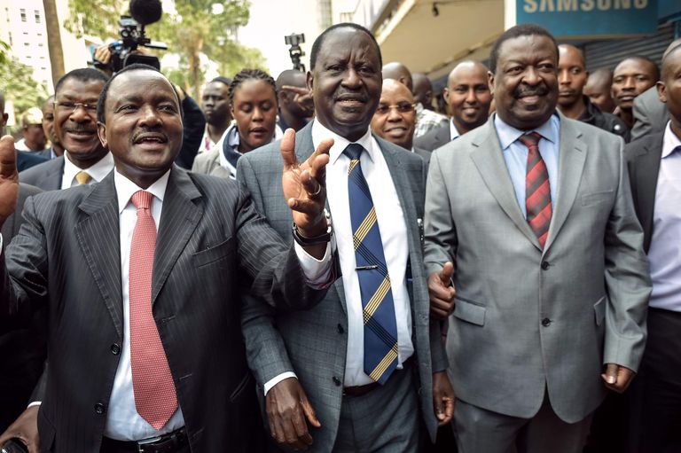 Keenia oposistioonijuht ja augustikuistel valimistel teiseks jäänud Raila Odinga (keskel). Foto: SIMON MAINA/AFP/Scanpix