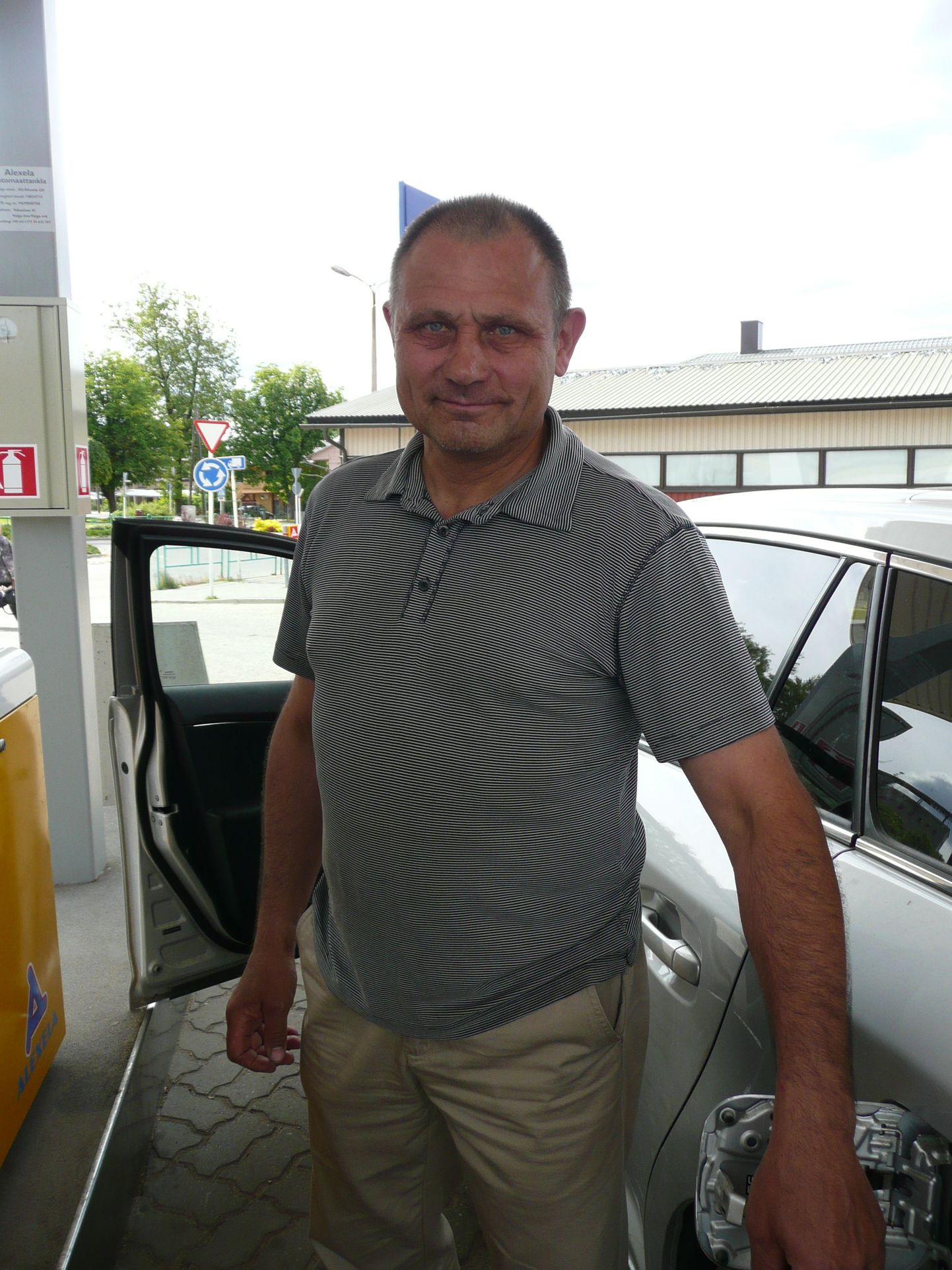 Riigikogu liige Uno Kaskpeit sõidab pea igal nädalal Tallinnast Valgamaale Laanemetsa maakoju ja pühapäeval tagasi.