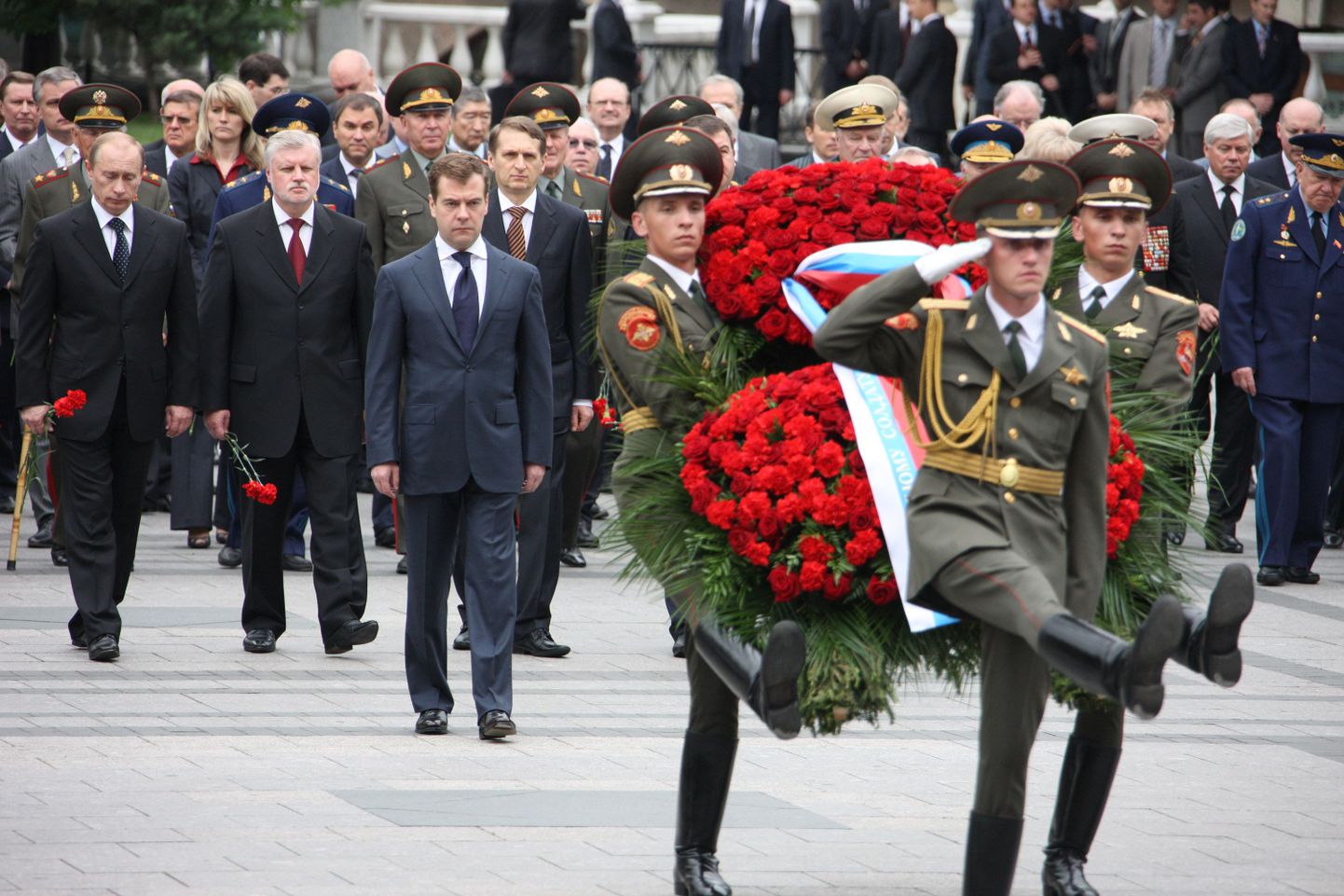 Возложение венков к могиле Неизвестного солдата в Москве 22 июня 2008 года.