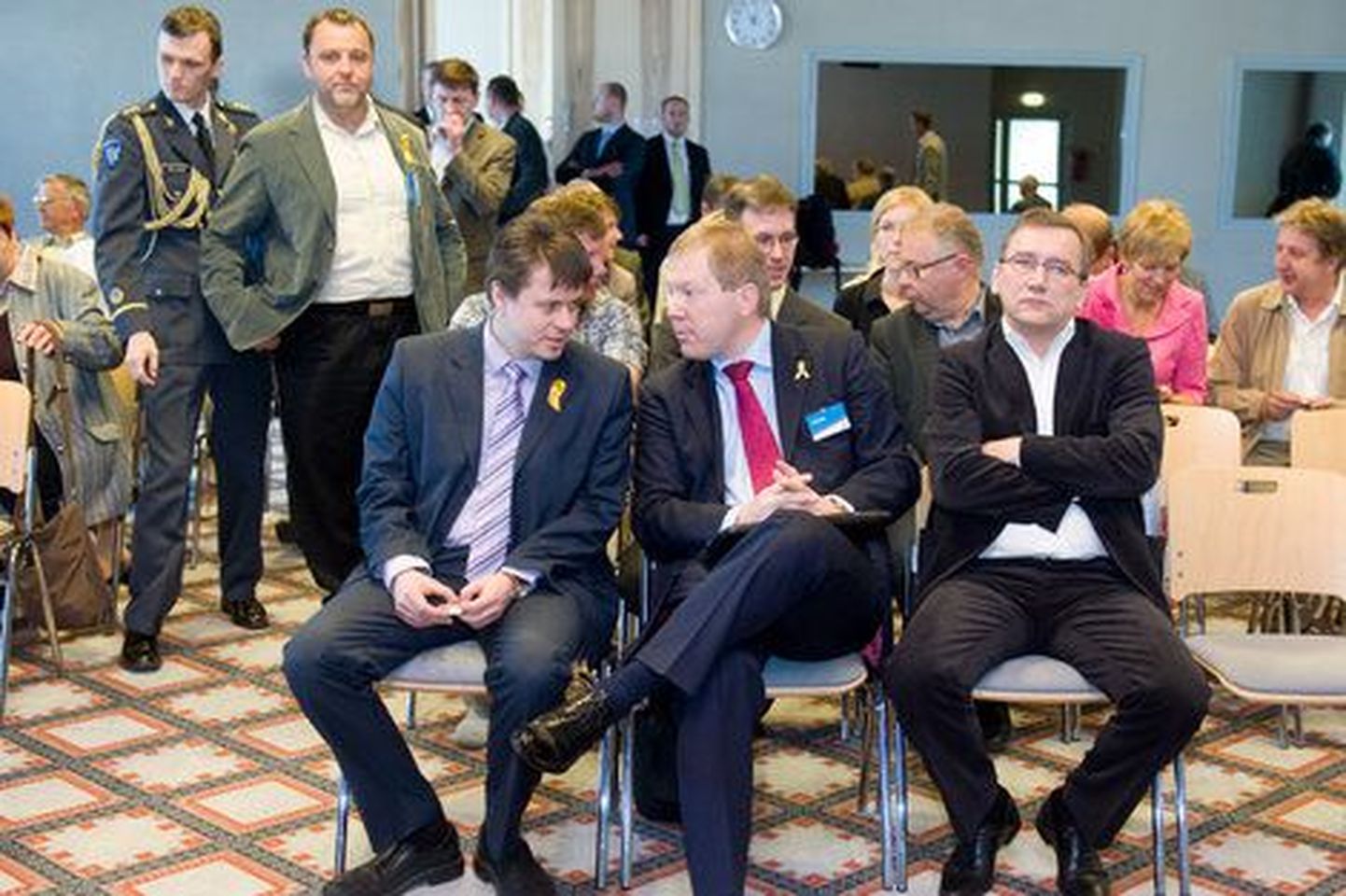 Урмас Рейнсалу, Марко Михкельсон и Юхан Партс на заседании правления IRL в мае 2011.
