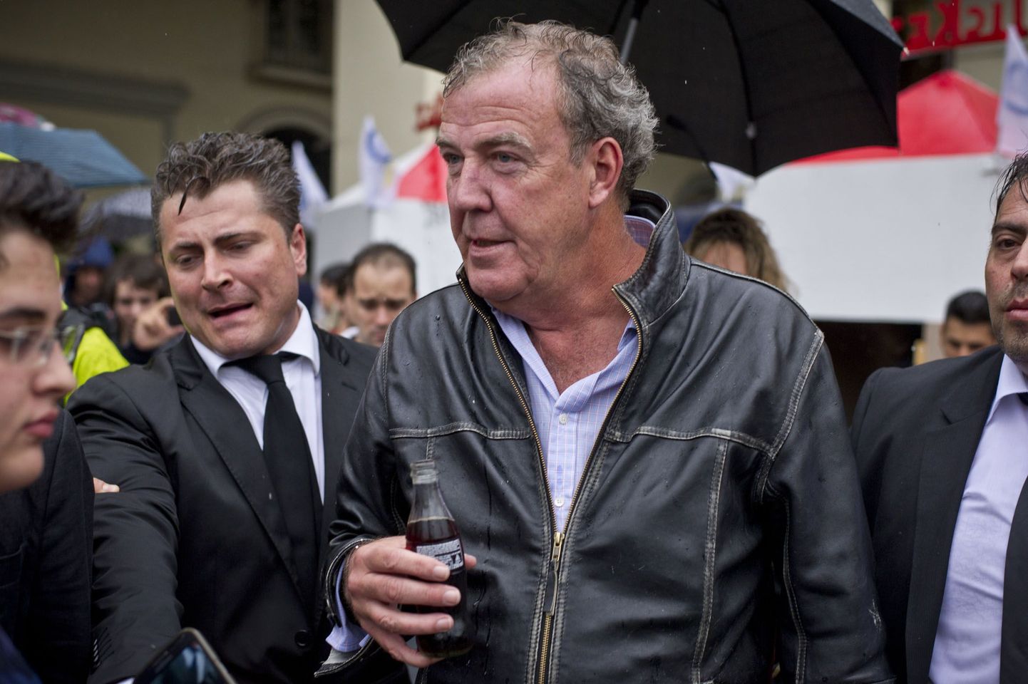 Jeremy Clarkson (keskel)