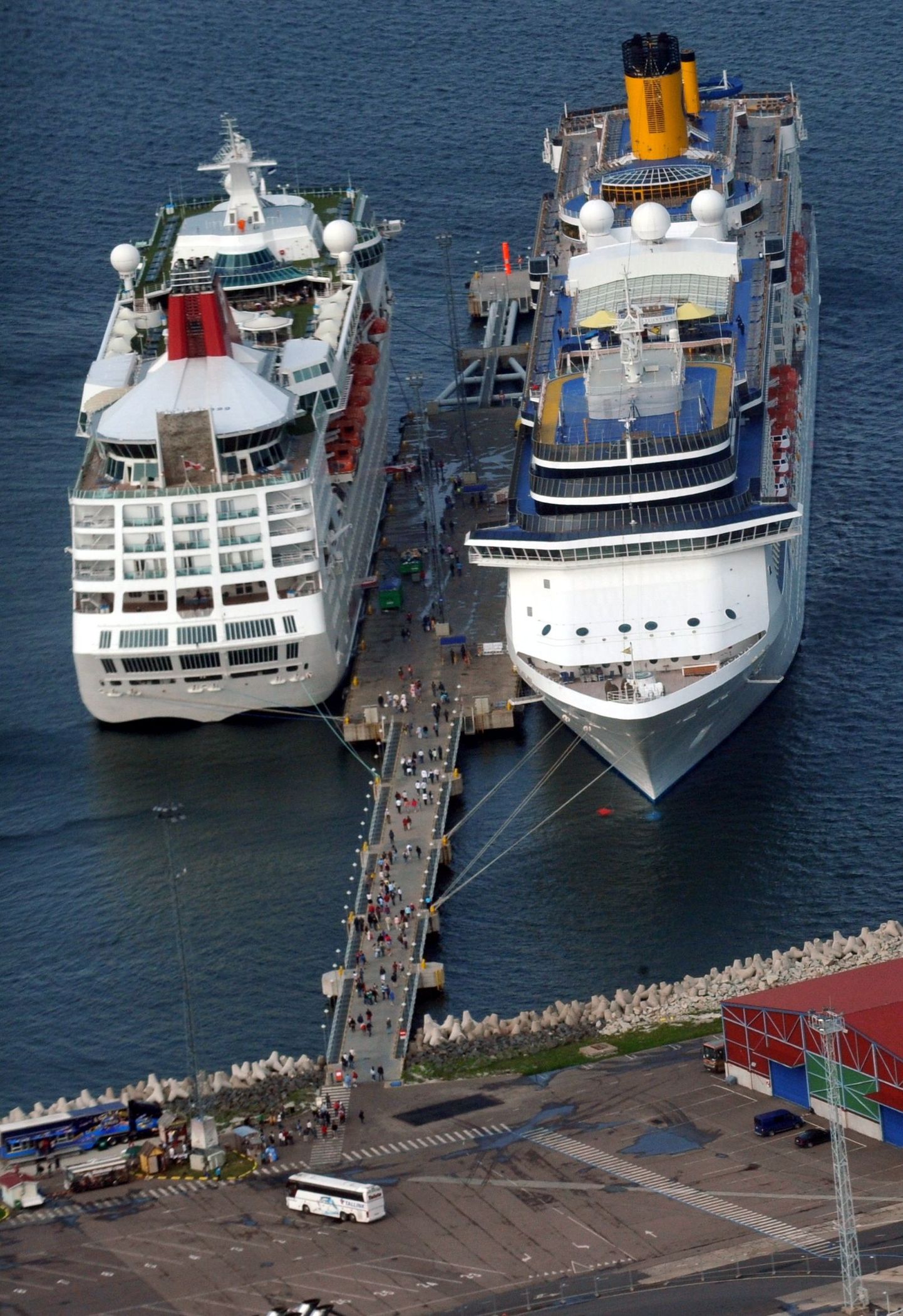 Kruiisilaevad Tallinna sadamas.