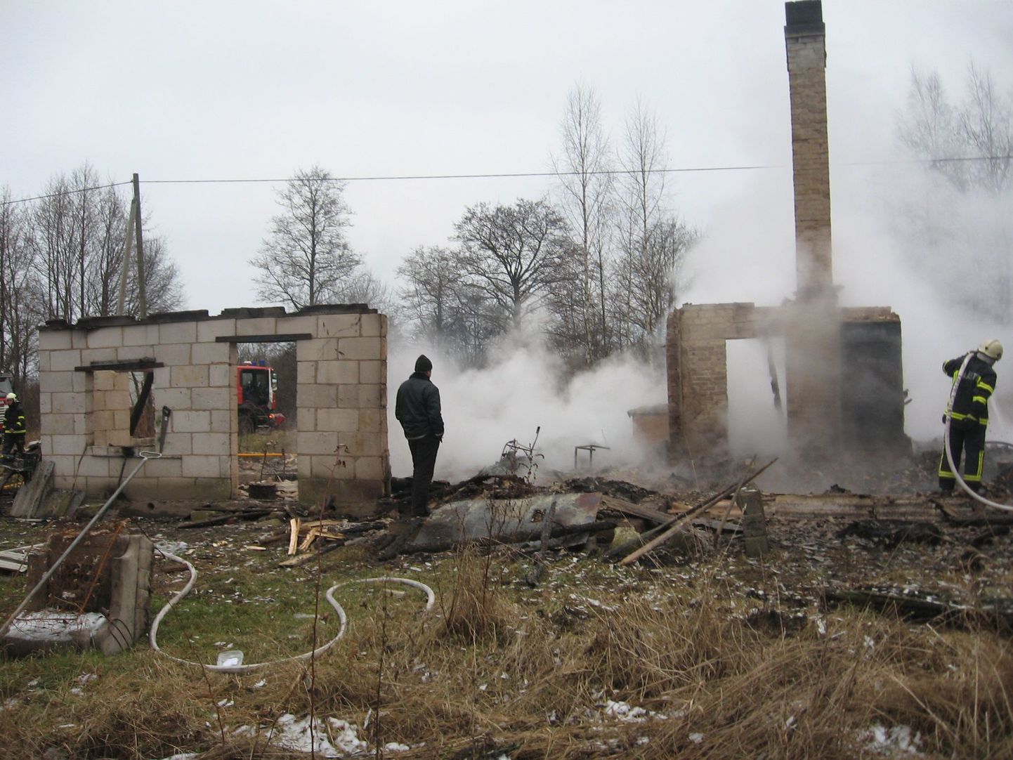 Tartumaal Meeksi vallas põles majja sisse neli meest.