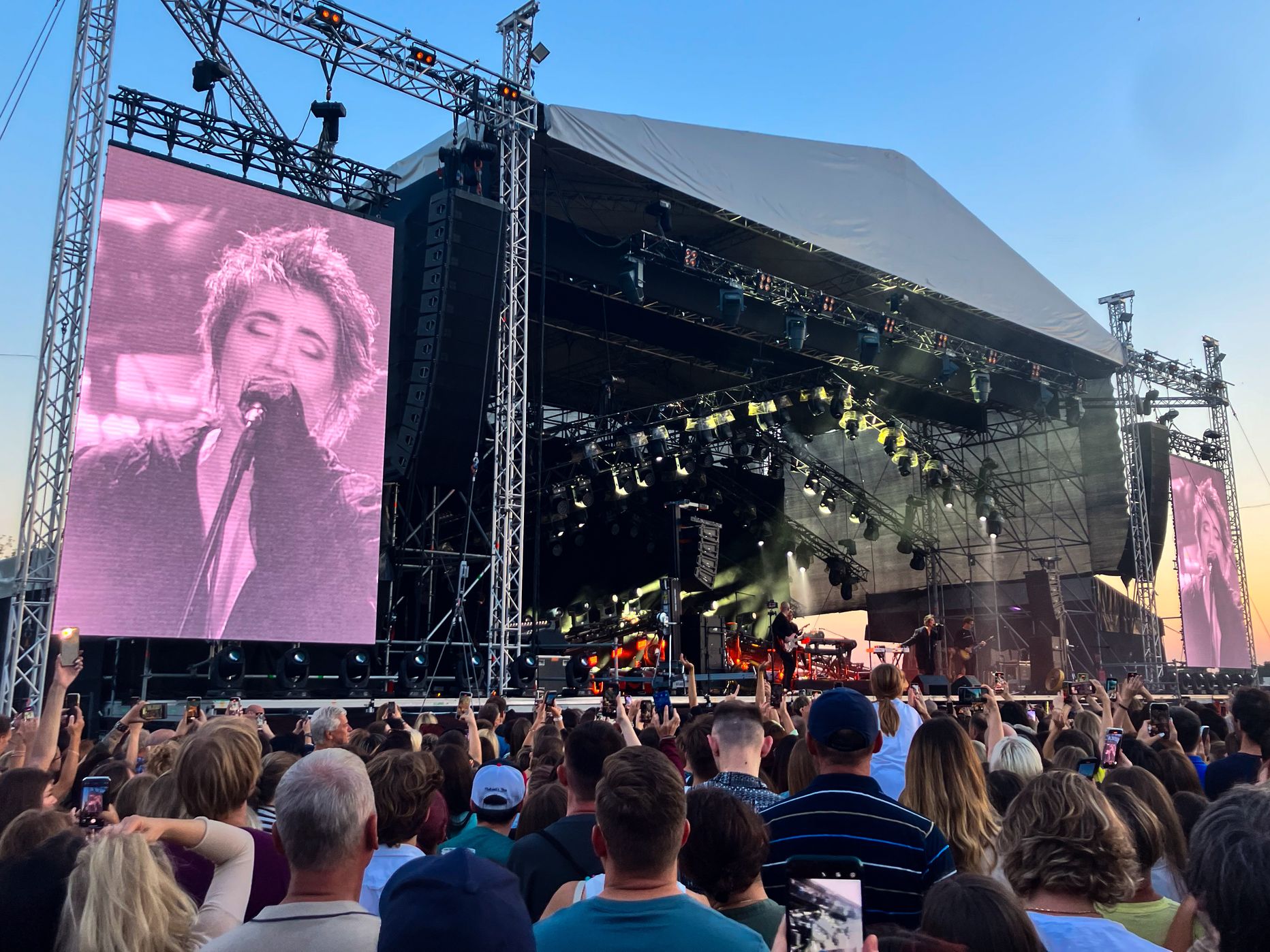 Rīgā uzstājas Kremļa kritiķe Zemfira
