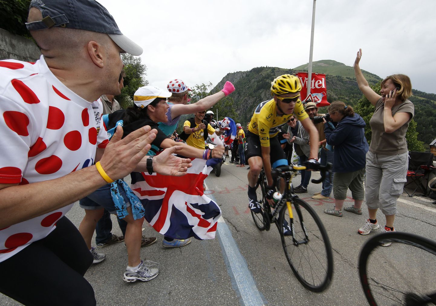 Tour de France'i 2013. aasta võitja Chris Froome vallutamas Alpe d'Huezi mäge.