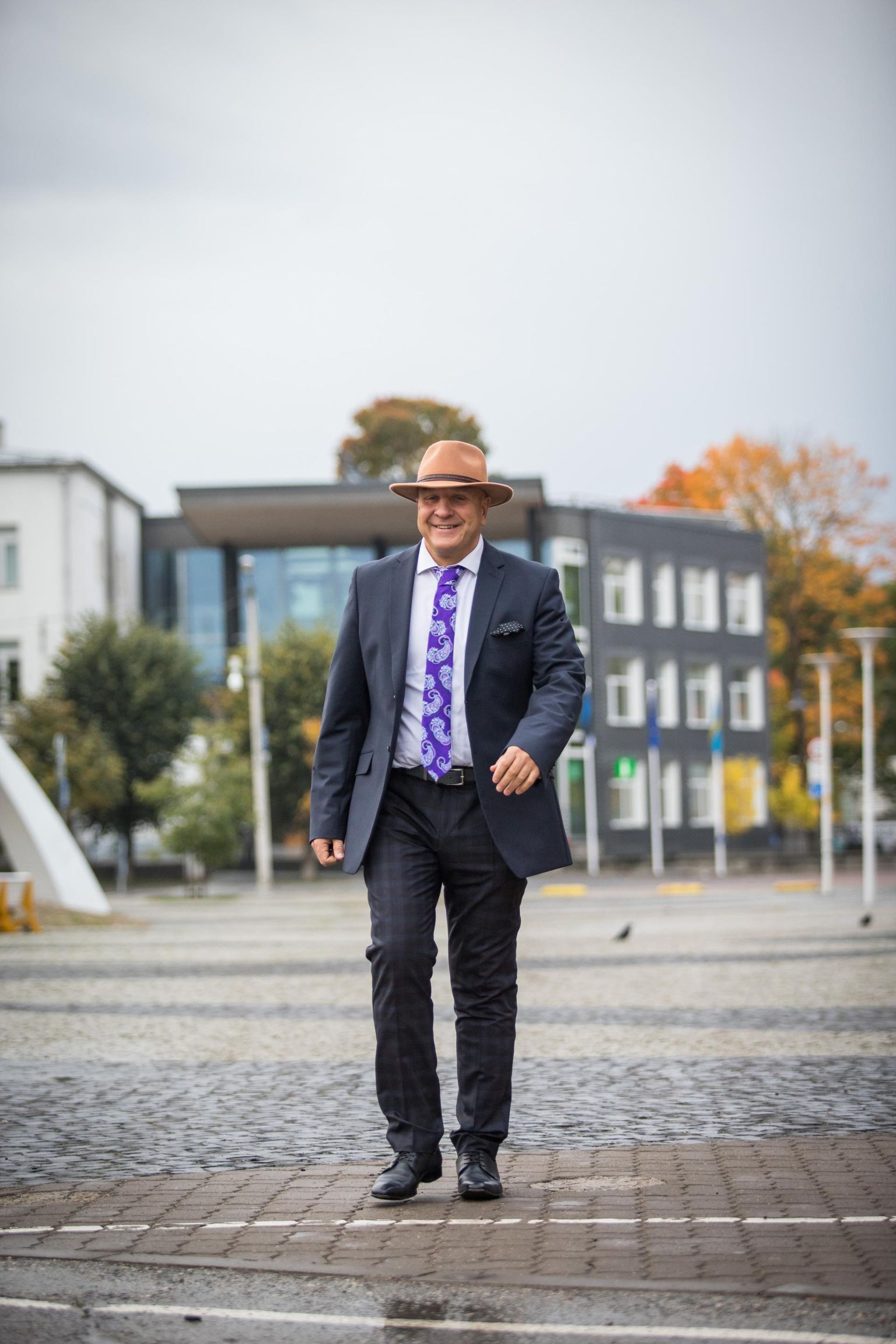 Pärast eelmisi kohalikke valimisi sai valimisliidu Rakvere Heaks esinumbrist Andres Jaadlast Rakvere linnavolikogu lihtliige. 2019. aasta sügisel toimunud võimuvahetuse järel edutati ta aga linna kolmandaks abilinnapeaks – varem oli linn hakkama saanud kahe abimeeriga.