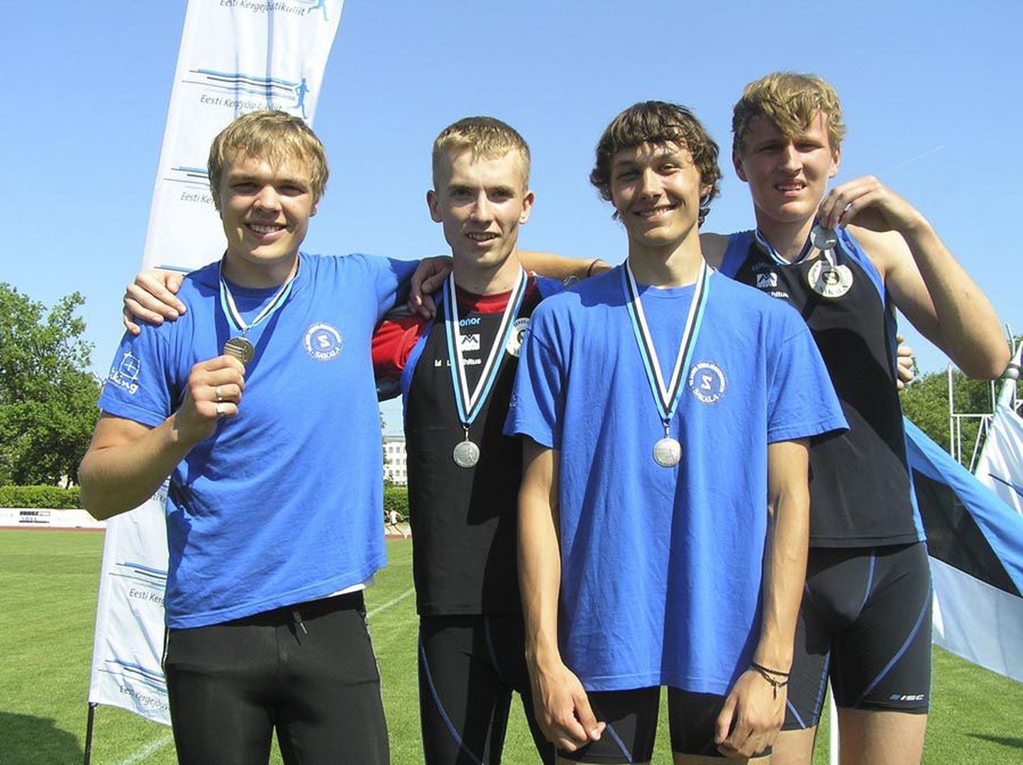 Viljandimaa juuniorid pälvisid Eesti teatejooksude meistrivõistlustel 4 x 100 meetri distantsil hõbemedali.