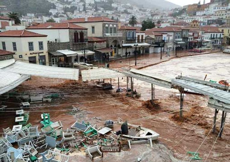 23 октября 2015 года. Город после сильного потопа, в результате которого погибли два человека 