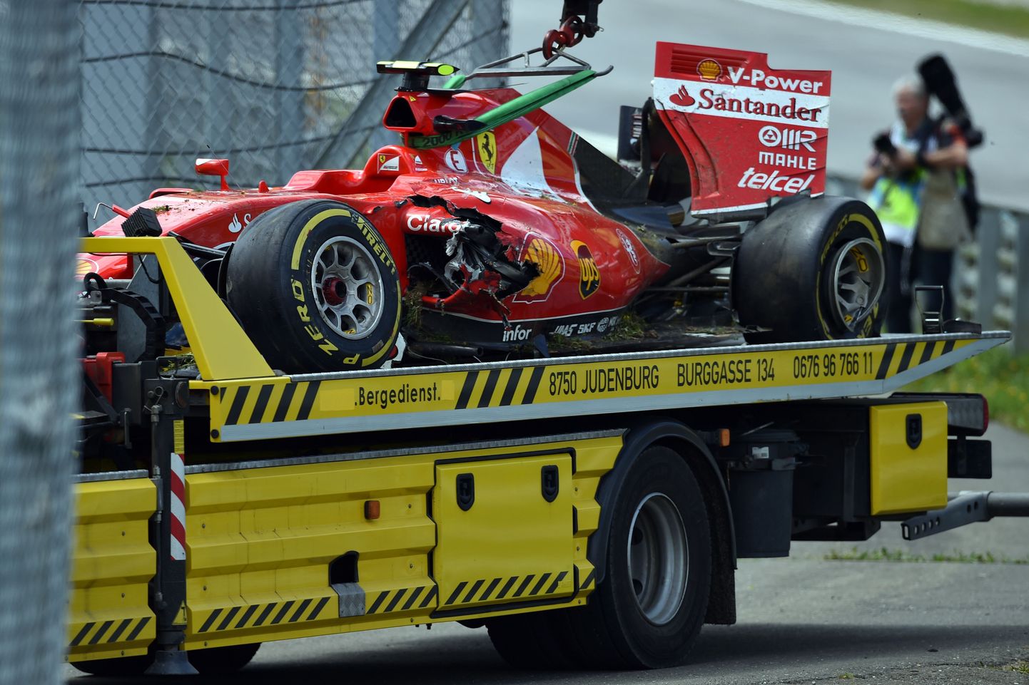 Kimi Räikköneni vormel pärast avariid.