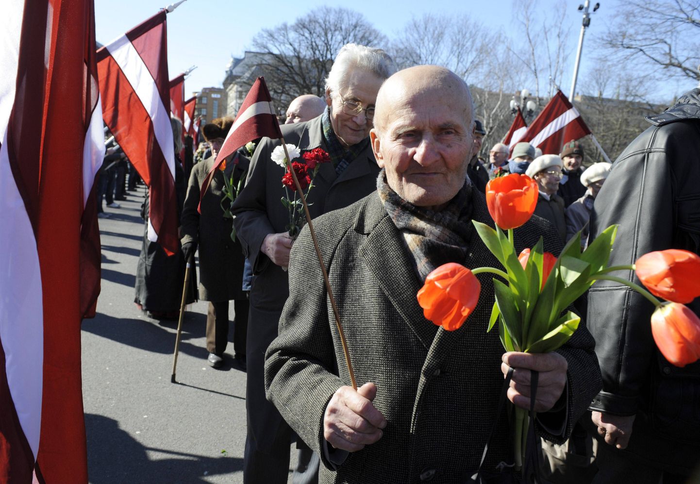 Vanad läti leegionärid mullu 16. märtsil relvavendi mälestamas.