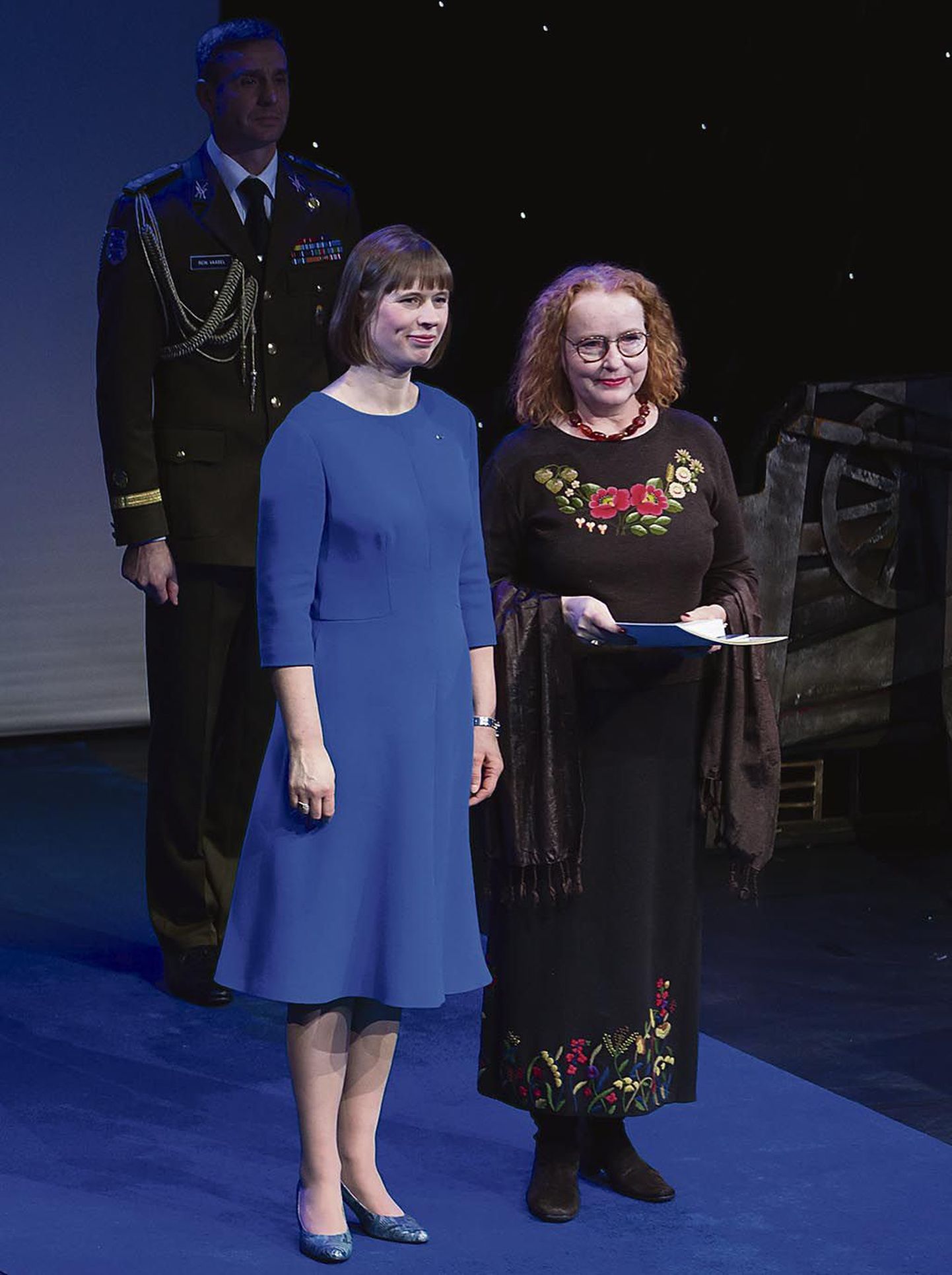Kunstnik Epp Maria Kokamäge tunnustas Eesti Vabariigi president Kersti Kaljulaid Valgetähe IV klassi teenetemärgiga, mis anti kätte üleeile.