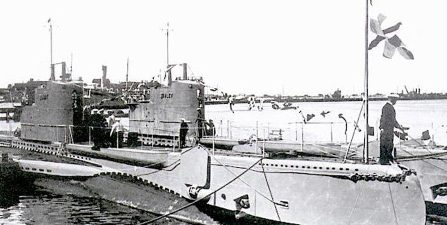 Allveelaevad Lembit ja Kalev eelmise iseseisvuse ajal Pärnu sadamas. Laevade tehnilised lahendused pakkusid NSV Liidu konstruktoritele huvi veel 1950. aastate lõpul.
Arhiiv