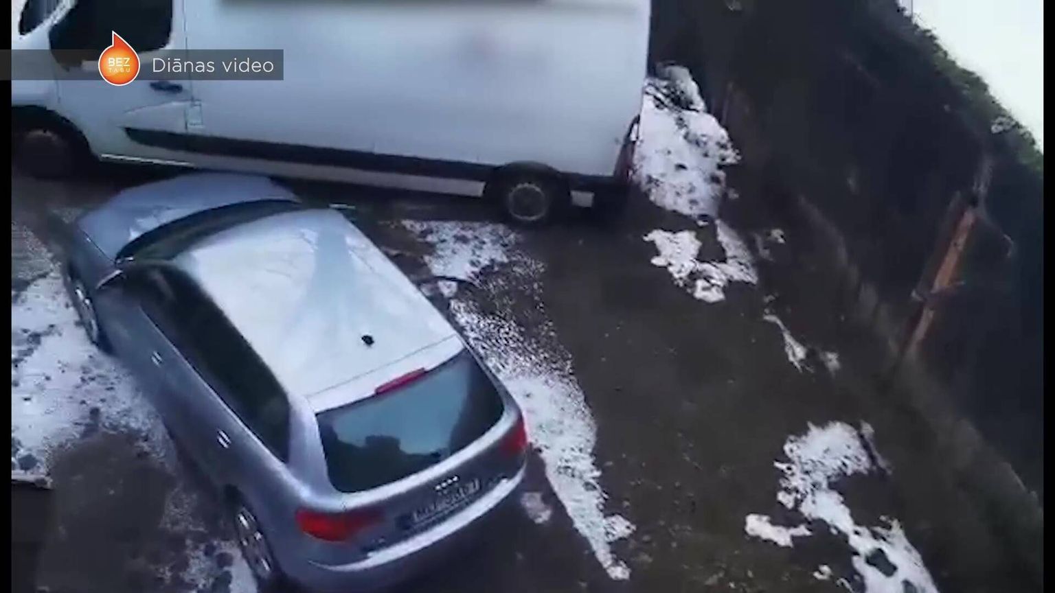 Автомобили на ул.Миера.