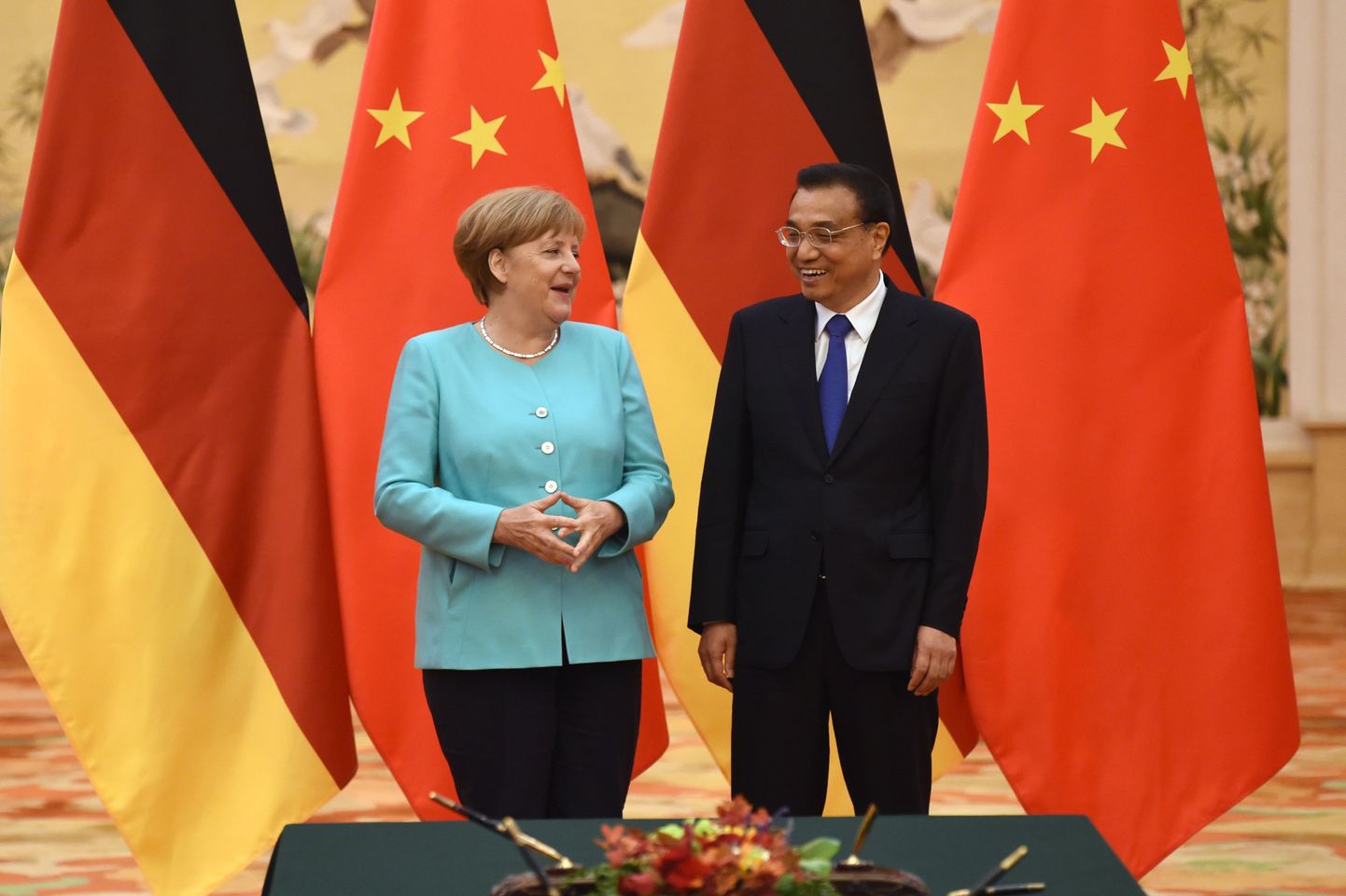Saksa kantsler Angela Merkel täna Hiina peaministri Li Keqiangiga kohtumas.