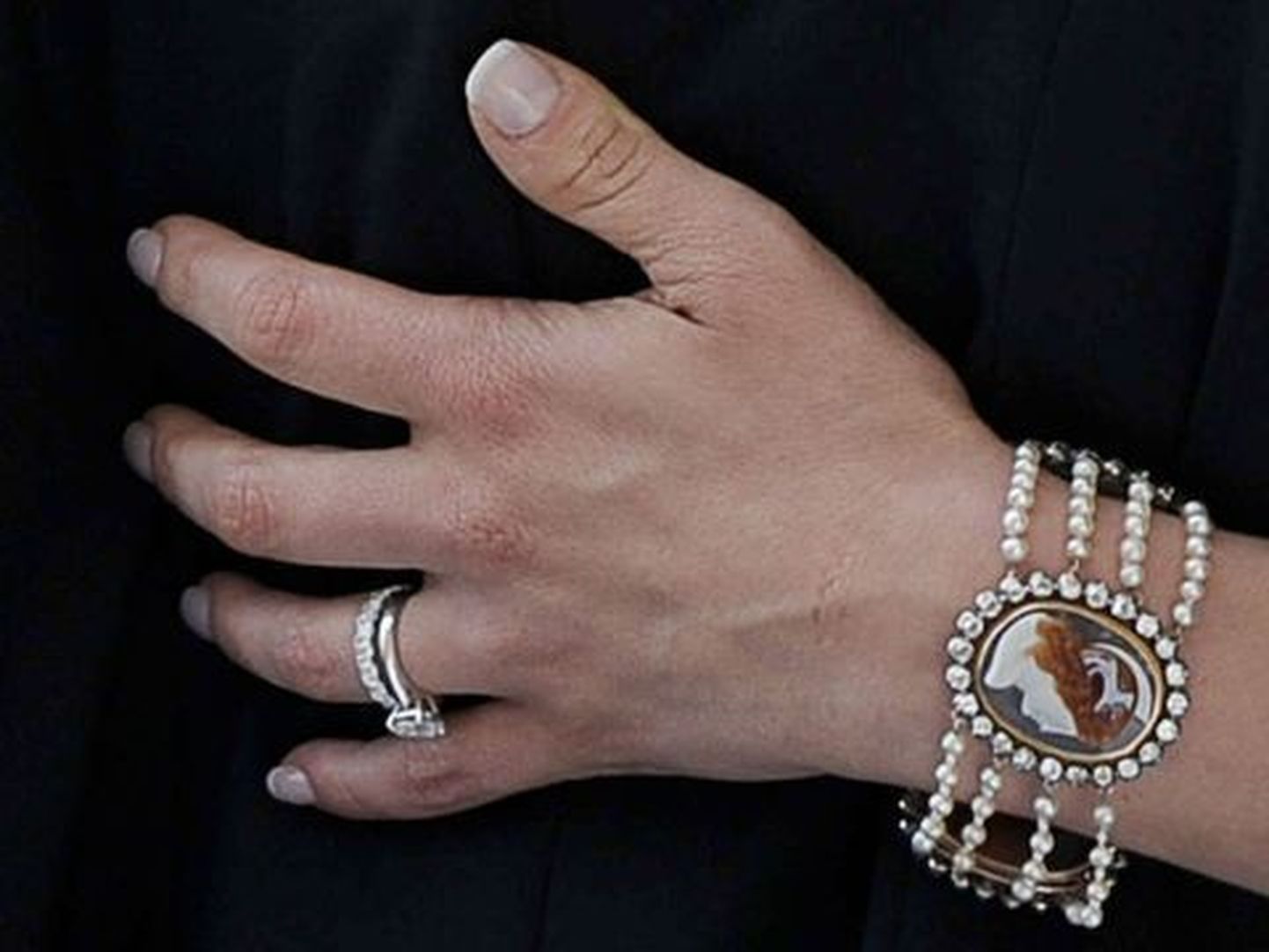 Printsessi laulatussõrmus on juveelieksperdi sõnul klassikalises stiilis