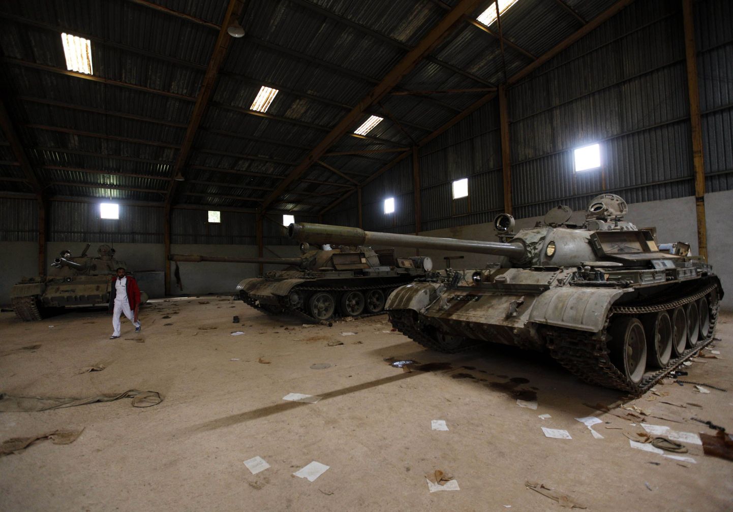 Liibüa armee tankid sõjaväebaasis Al-Katibas.