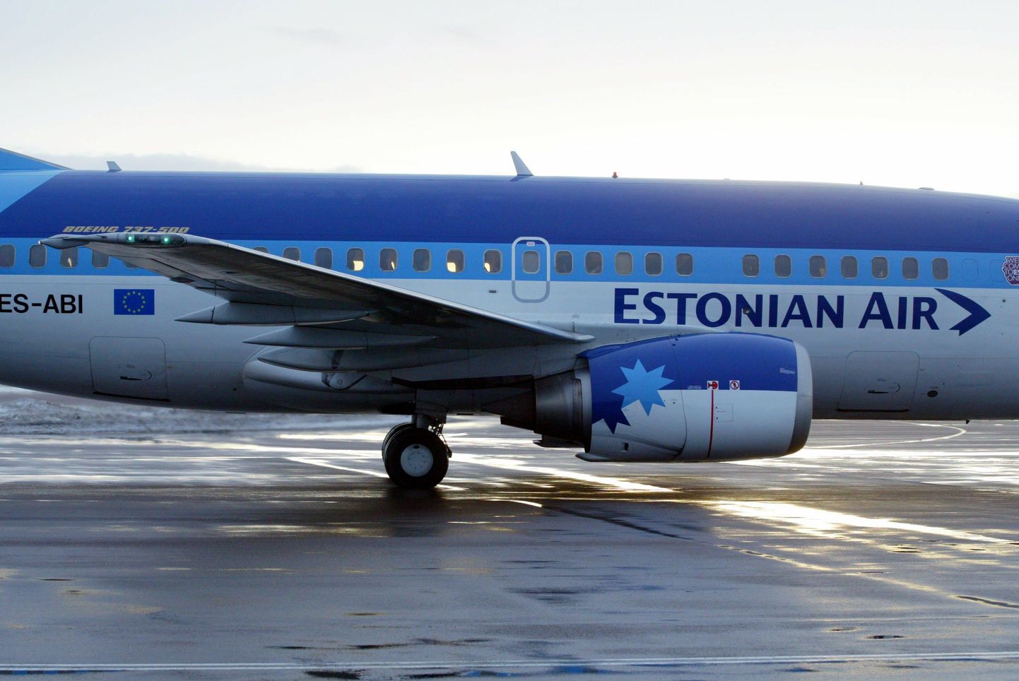Estonian Airi värvides Boeing Tallinna lennuväljal.