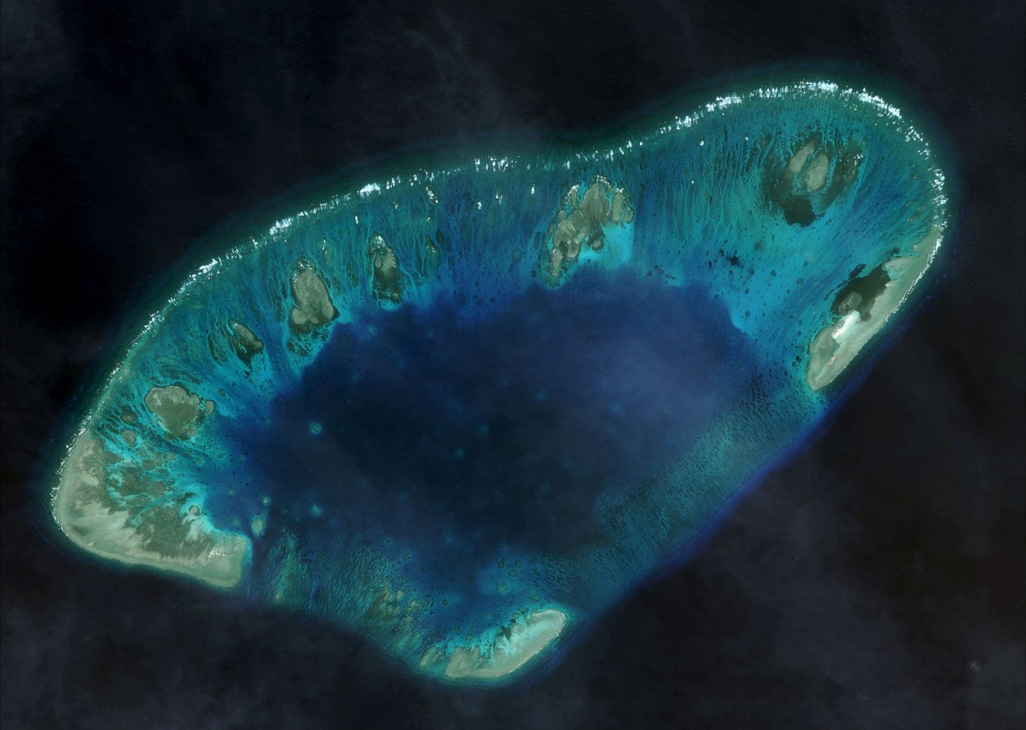 2010. aastal tehtud sateliidifoto paigast, kus Vietnam praegu maa hõivamisega tegeleb.