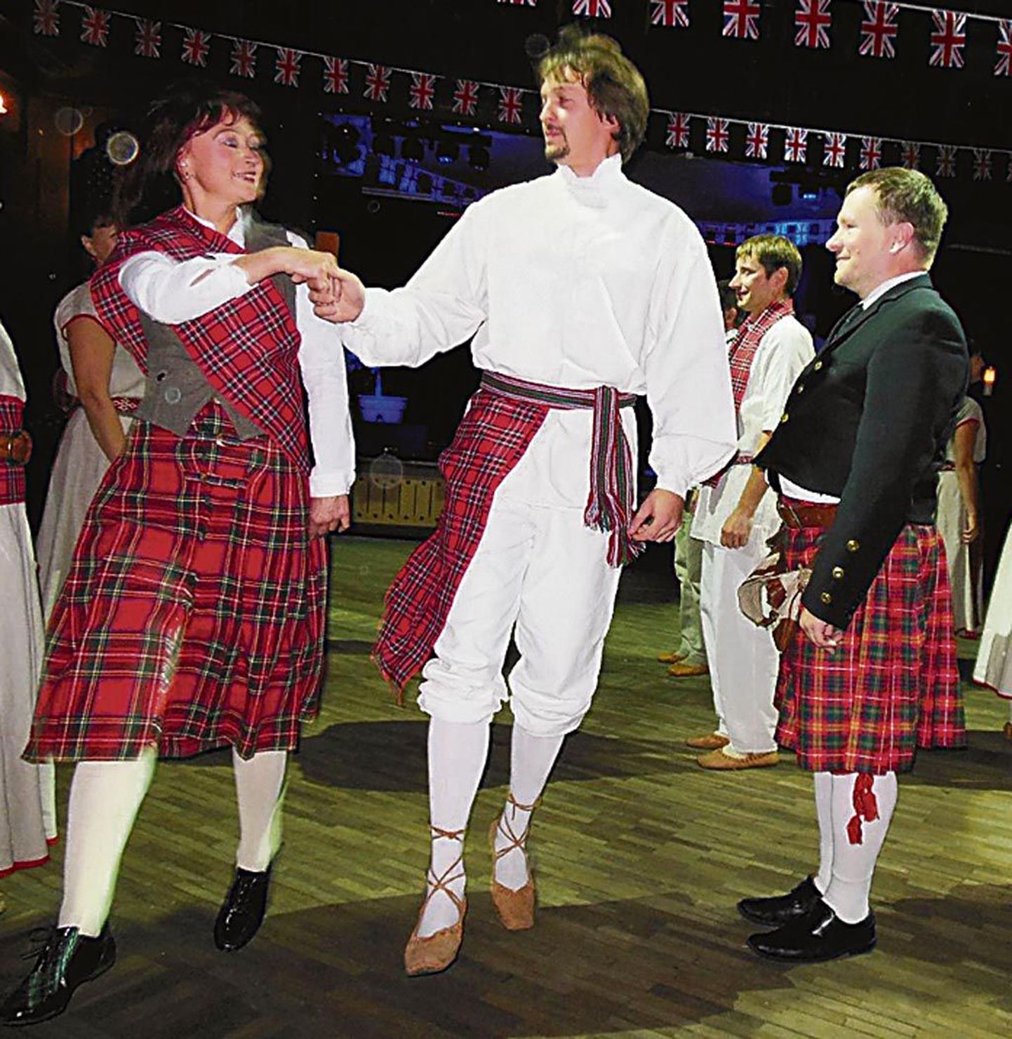 Rahvatantsurühm Kirmas esitas Šoti tantse eelmistel Briti päevadelgi. Seekord saab neid näha Tervise spaa kultuurikeskuses.