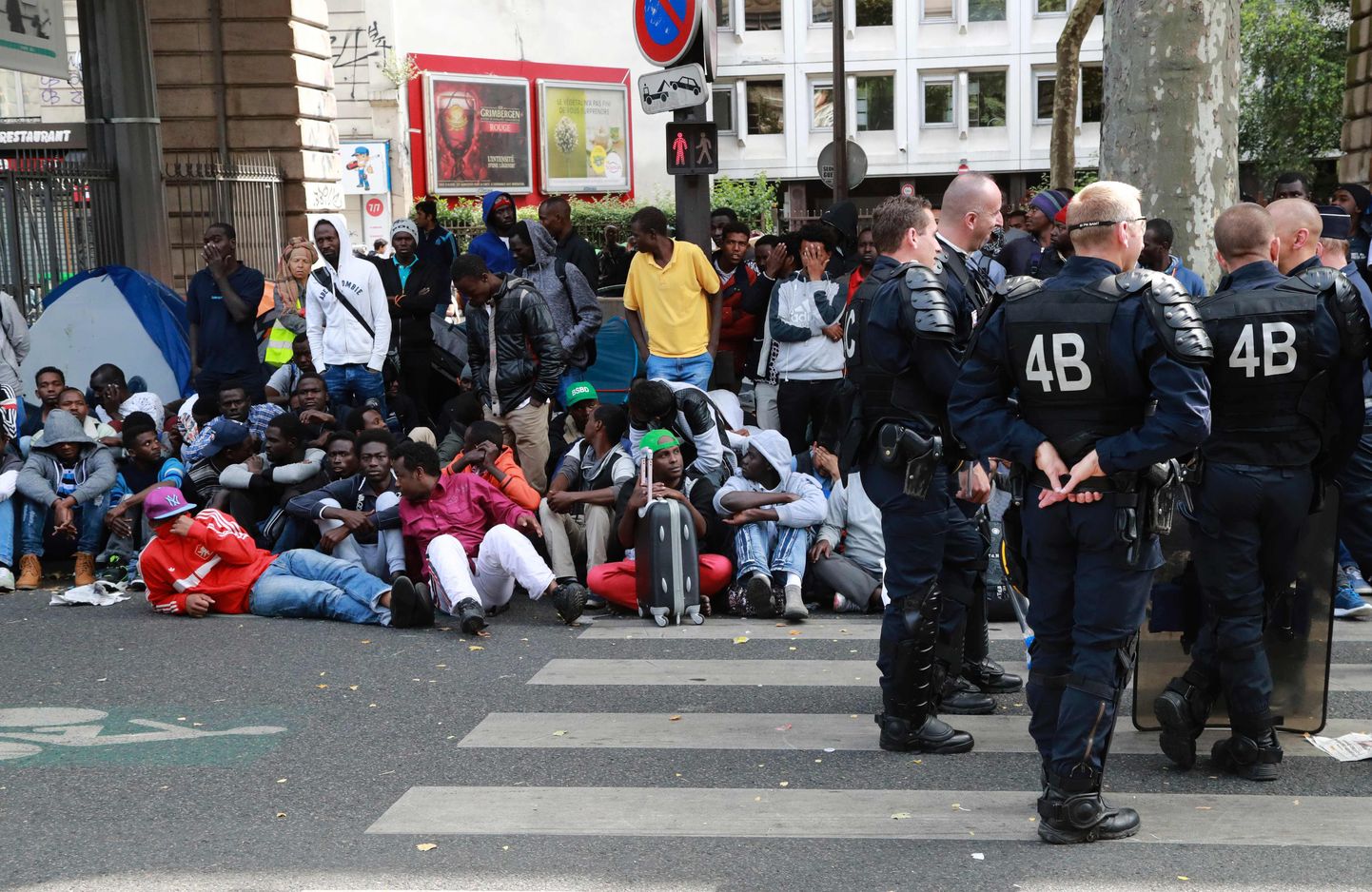Migrandid Pariisi tänavatel.
