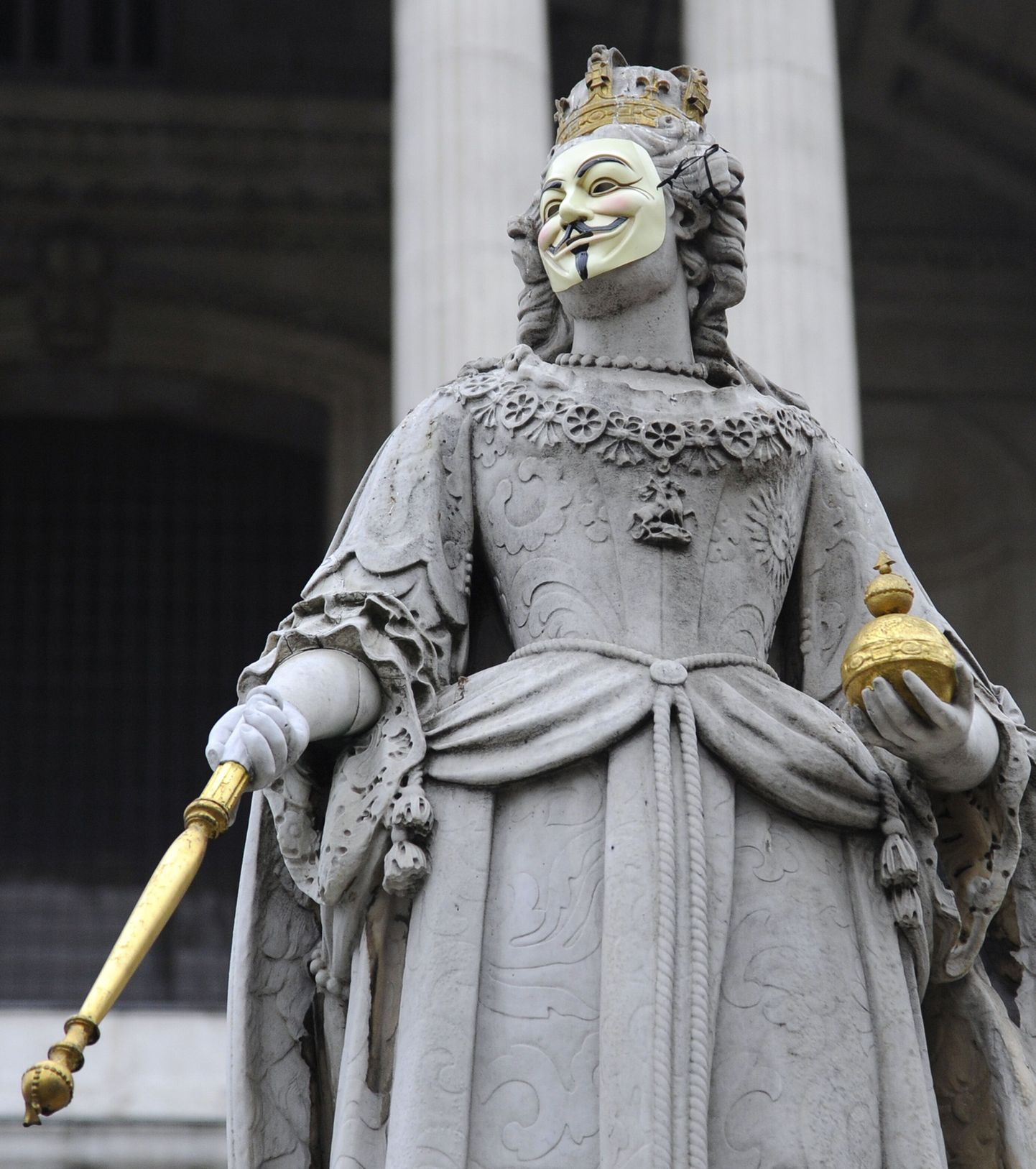 Kuninganna Anne´i kuju Occupy liikumise maskiga