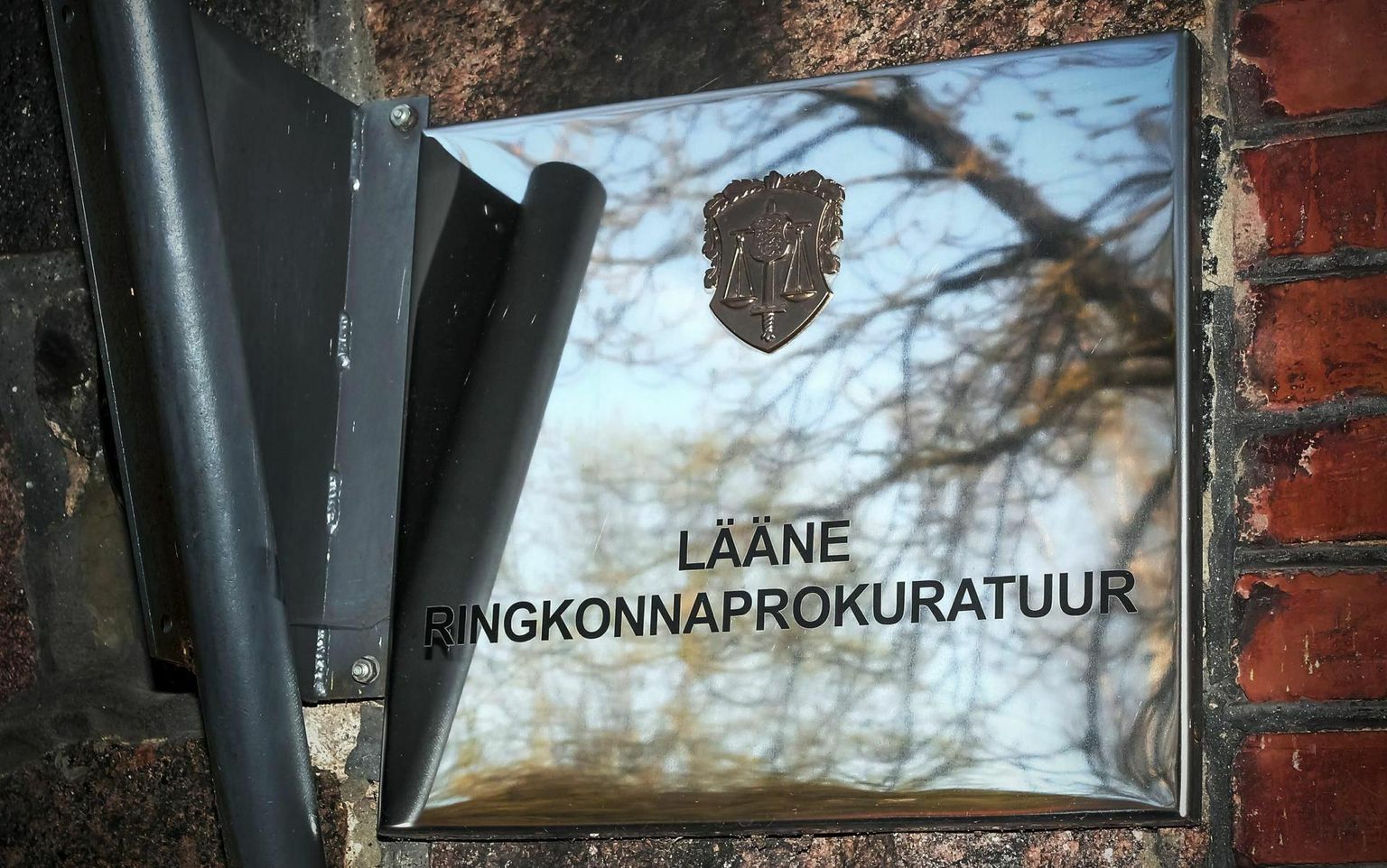 Juhtumi suhtes käib kriminaalmenetlus karistusseadustiku paragrahvi alusel, mis käsitleb vargust.