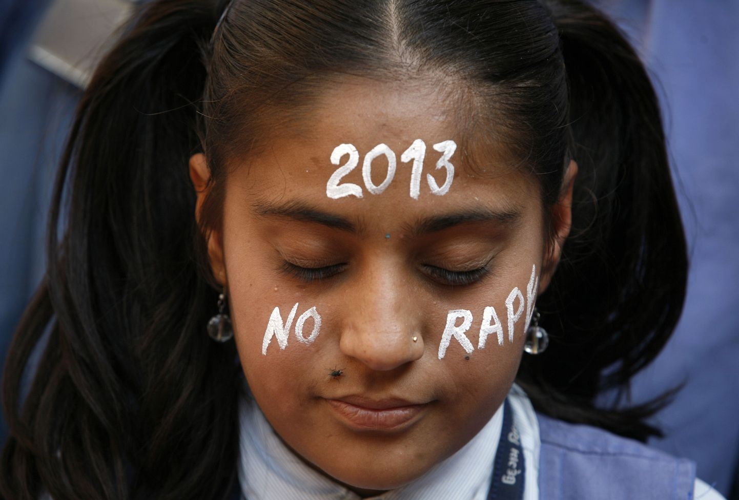 India tüdruk täna grupivägistamise ohvriks sattunud neiu mälestusüritusel Ahmedabadis .