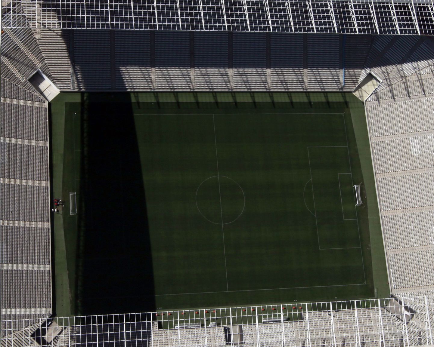 2014. aasta jalgpalli MMil kasutatakse vastupidavat hübriidmuru. Arena de São Paulo