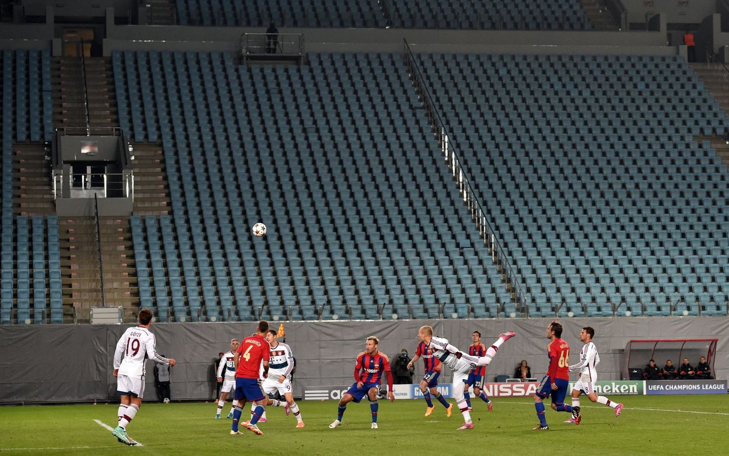 Moskva CSKA ja Müncheni Bayerni vaheline mäng, mis toimus tühjade tribüünide ees.
