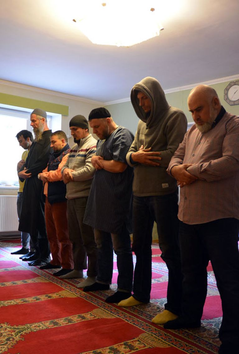 TVNET apmeklējuma laikā uz lūgšanām pulcējās tikai daži vīrieši, bet svarīgākajās lūgšanās piedalās daudz vairāk ļaužu 