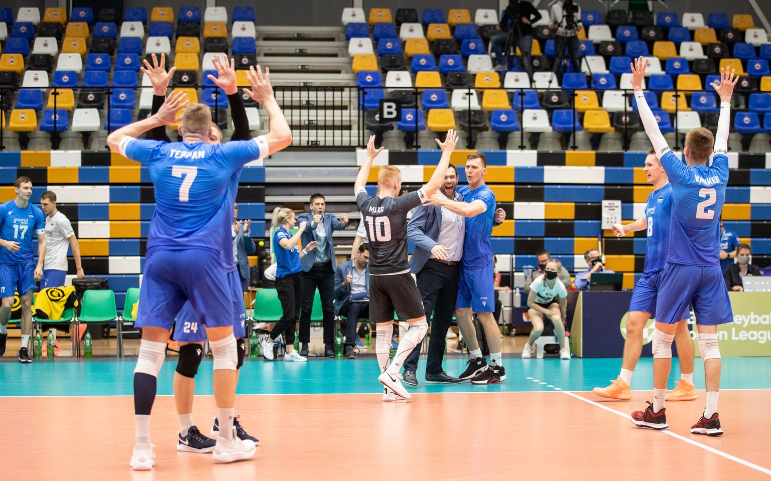 Võidukas Eesti koondis murdis eile maha Hispaania koondise. Kui septembris toimuval EMil publikut tribüünidel pole, tuleb meeskonnal taas ise aplausi eest hoolitseda.