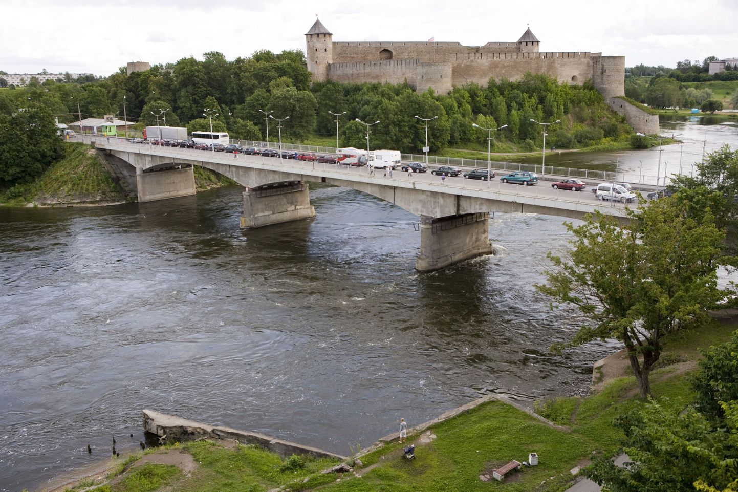 Vaade üle Narva jõe Ivangorodile.