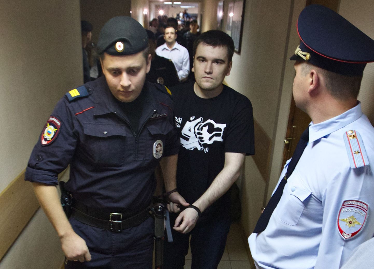 Aleksei Gaskarov (keskel) täna kohtus, kus ta mõisteti süüdi 6. mail 2012. aastal Bolotnaja väljaku sündmustest osavõtmise eest.
