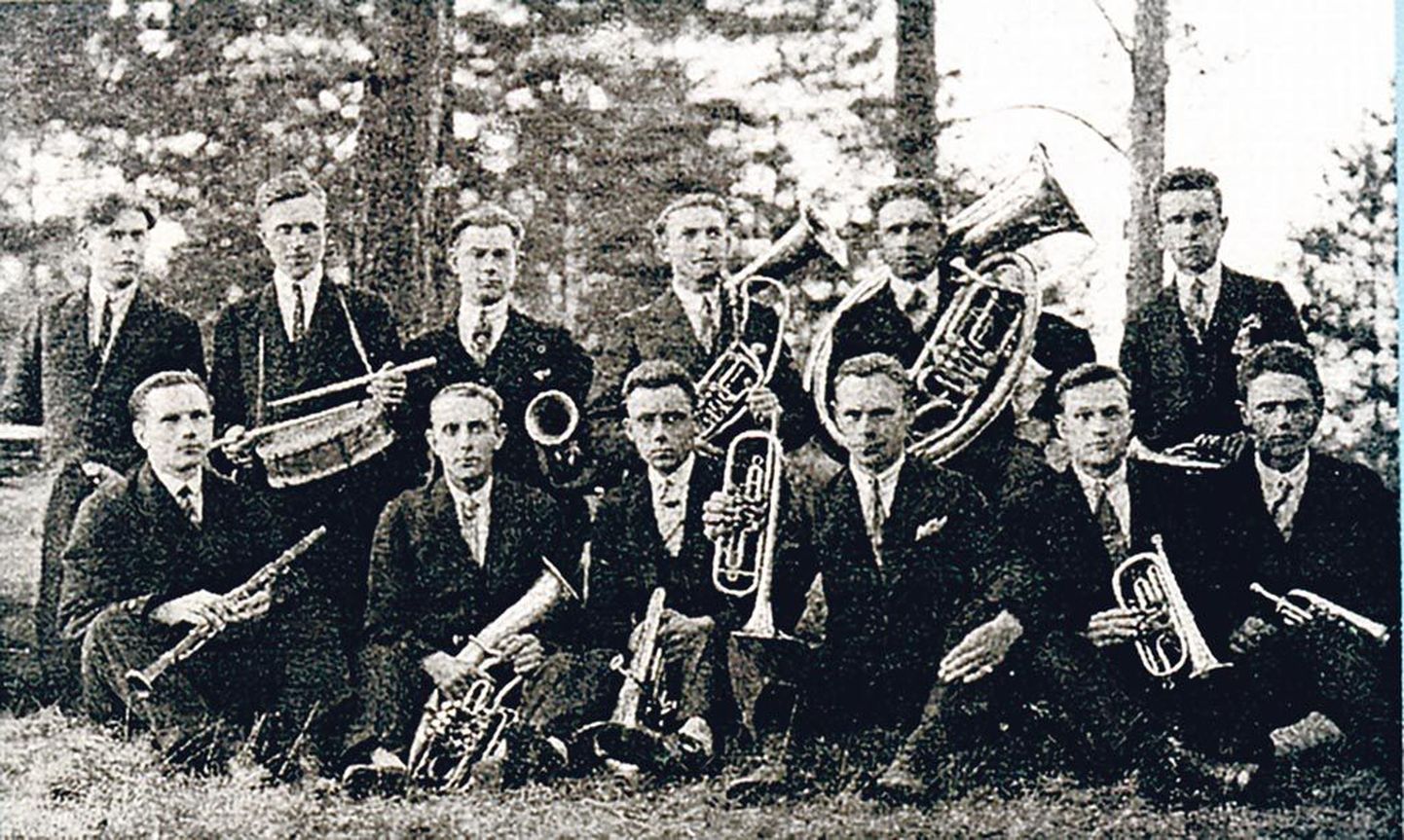 Häädemeeste pasunakoori teise põlvkonna mängijad 1935. aastal.