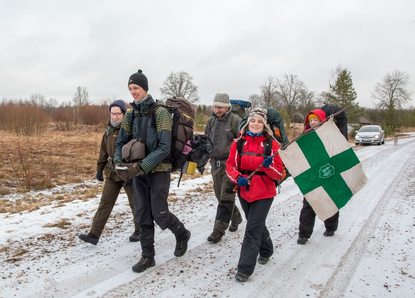Tulevase Rail Balticu radadel matkavad tudengid olid täna ennelõunaks jõudnud Sauga vallas asuva Urge küla lähedale.