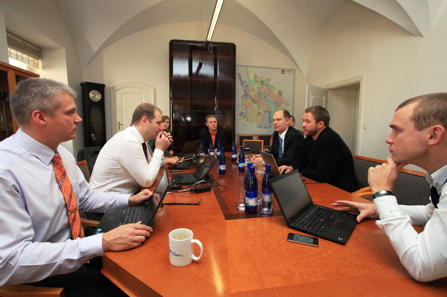 Reformierakond ja IRL alustasid Tartus võimaliku koalitsiooni lootuses läbirääkimisi.